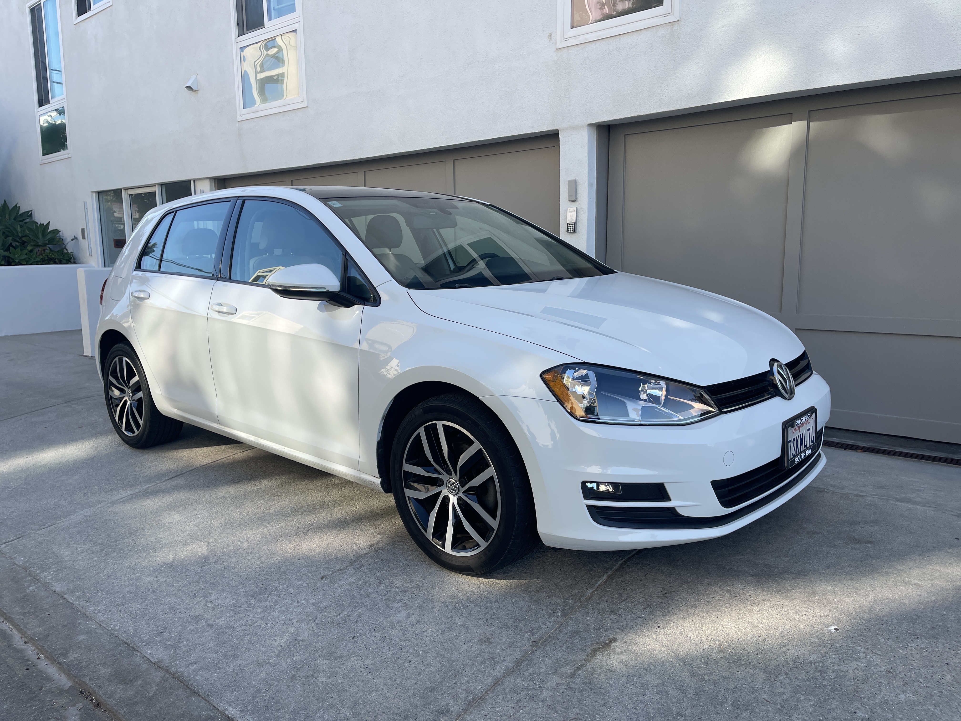 Used 2016 Volkswagen Golf SE FWD image 1