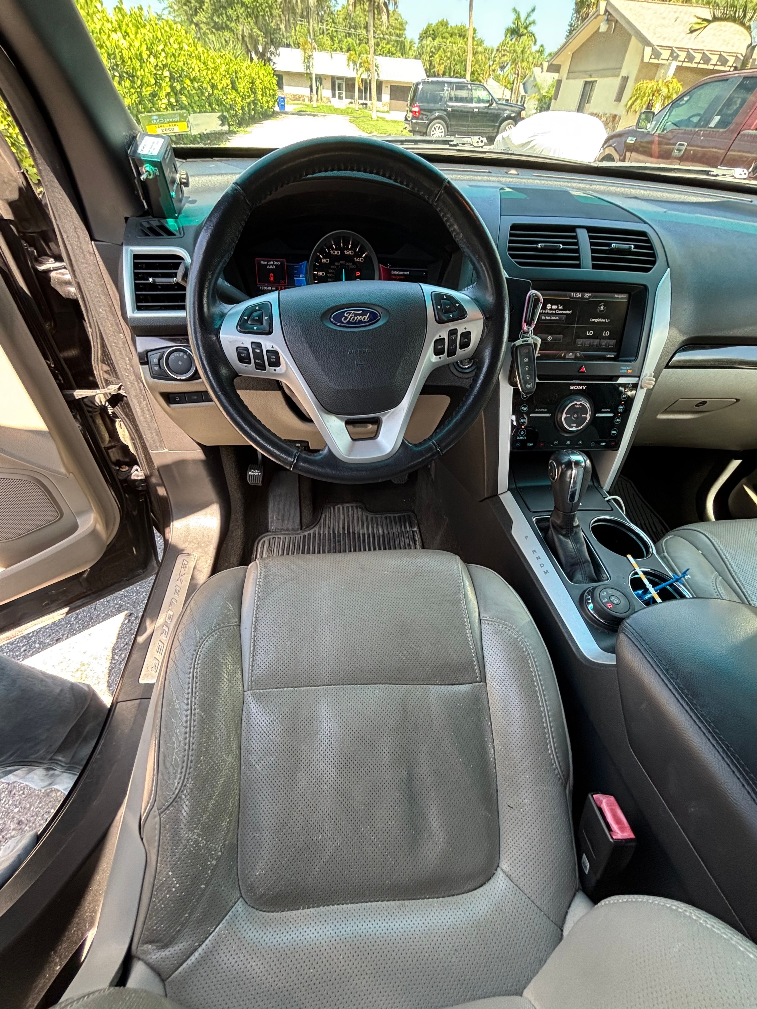 Used 2014 Ford Explorer Limited w/ Equipment Group 302A AWD/4WD image 11