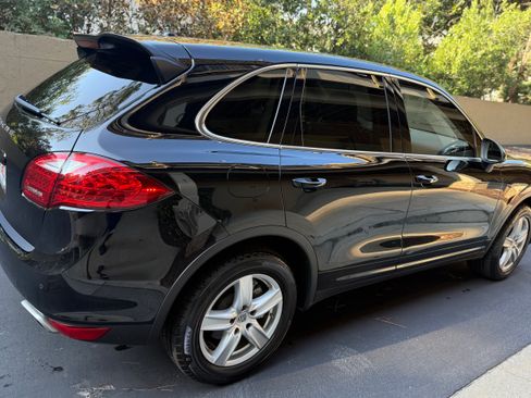 Used 2014 Porsche Cayenne S AWD/4WD image 4