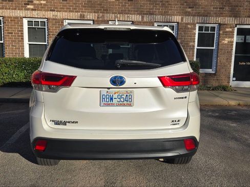 Used 2018 Toyota Highlander XLE image 8