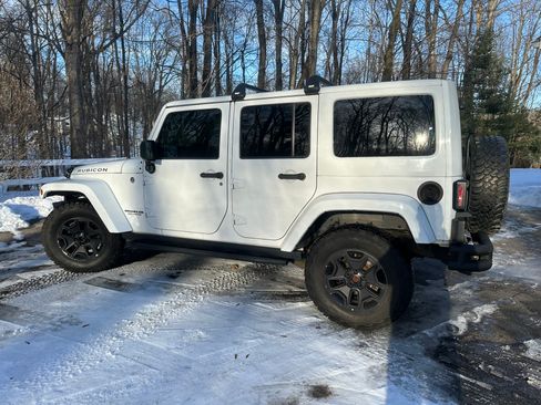 Used 2012 Jeep Wrangler Unlimited Rubicon w/ Connectivity Group image 5