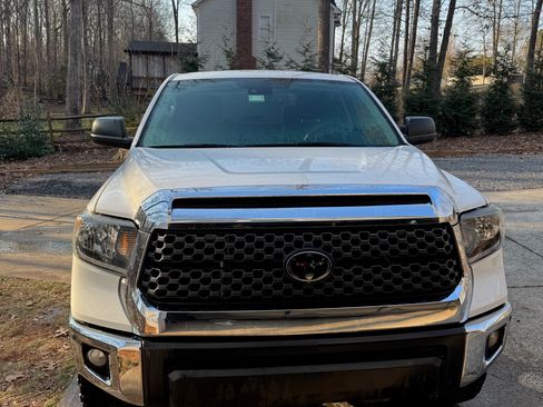 Used 2021 Toyota Tundra 4x4 CrewMax image 4