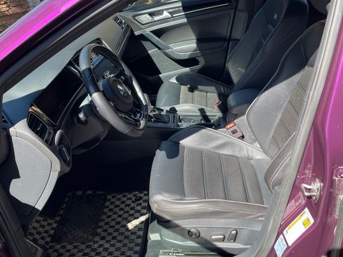 Used 2018 Volkswagen Golf 4-Door image 11