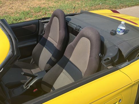 Used 2001 Toyota MR2 RWD image 11