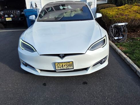 Used 2020 Tesla Model S Long Range Plus image 4