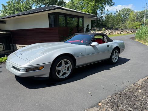 Used 1996 Chevrolet Corvette Convertible image 12