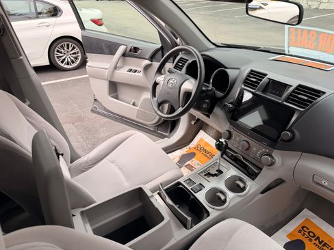 Used 2010 Toyota Highlander 4WD image 9