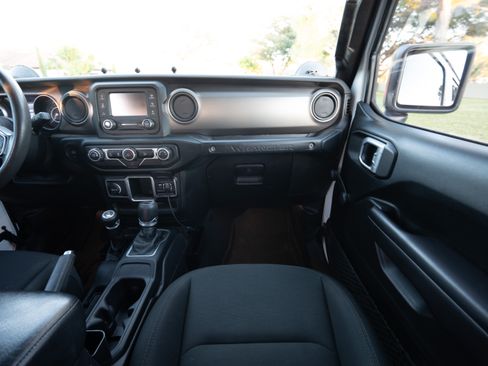 Used 2018 Jeep Wrangler Unlimited Sport image 20