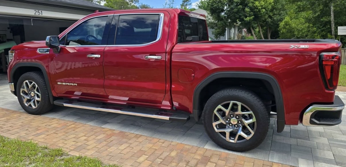 Used 2025 GMC Sierra 1500 SLT w/ SLT Premium Package AWD/4WD image 4