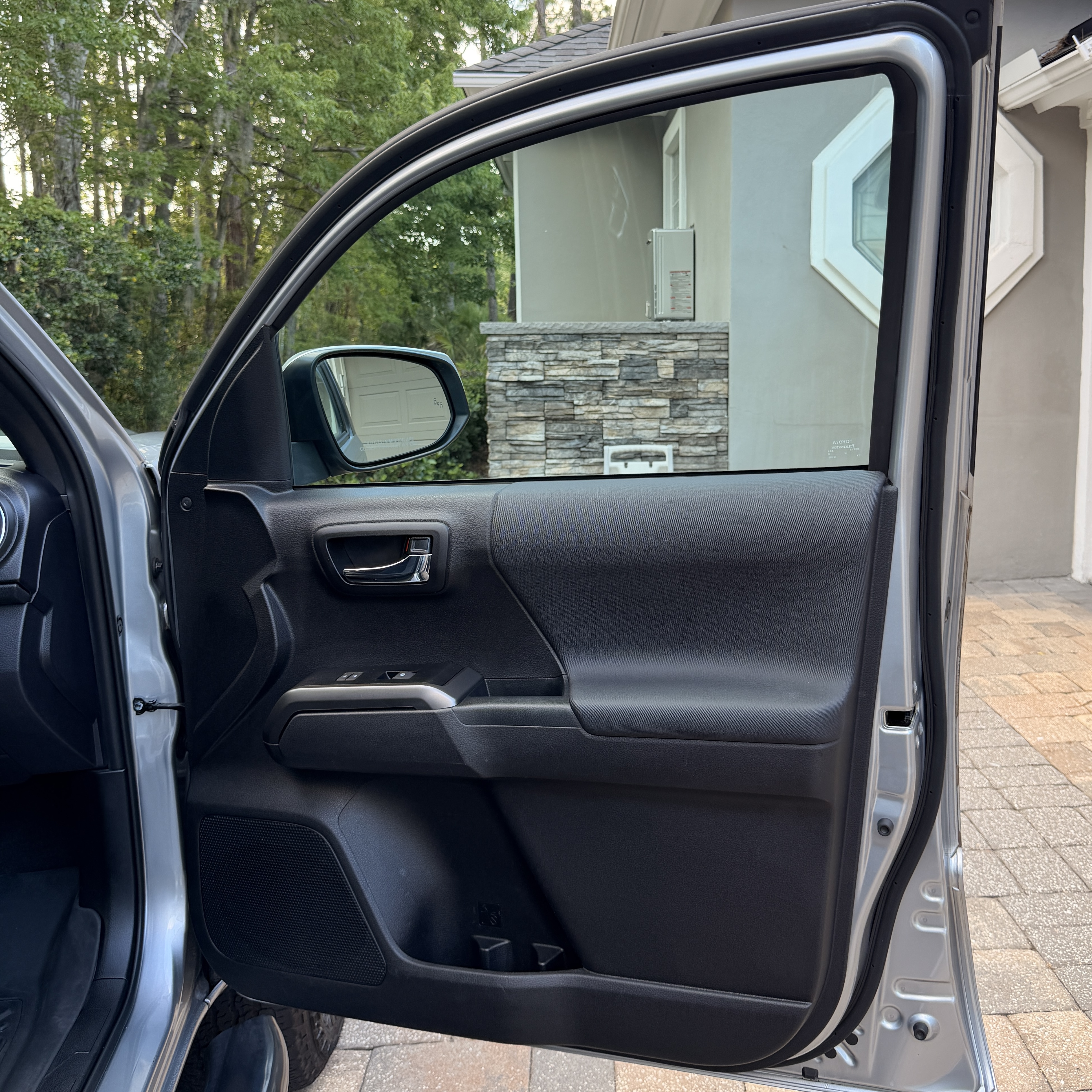 Used 2021 Toyota Tacoma TRD Off-Road w/ Technology Package RWD image 17