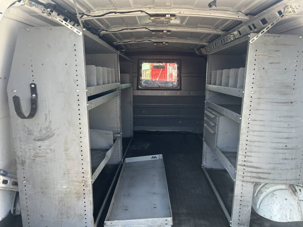 Used 2018 Chevrolet Express 2500 w/ Driver Convenience Package RWD image 4