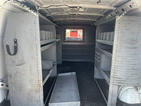Used 2018 Chevrolet Express 2500 w/ Driver Convenience Package RWD image 4