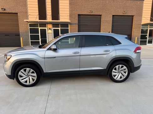 Used 2020 Volkswagen Atlas Cross Sport SE FWD image 5