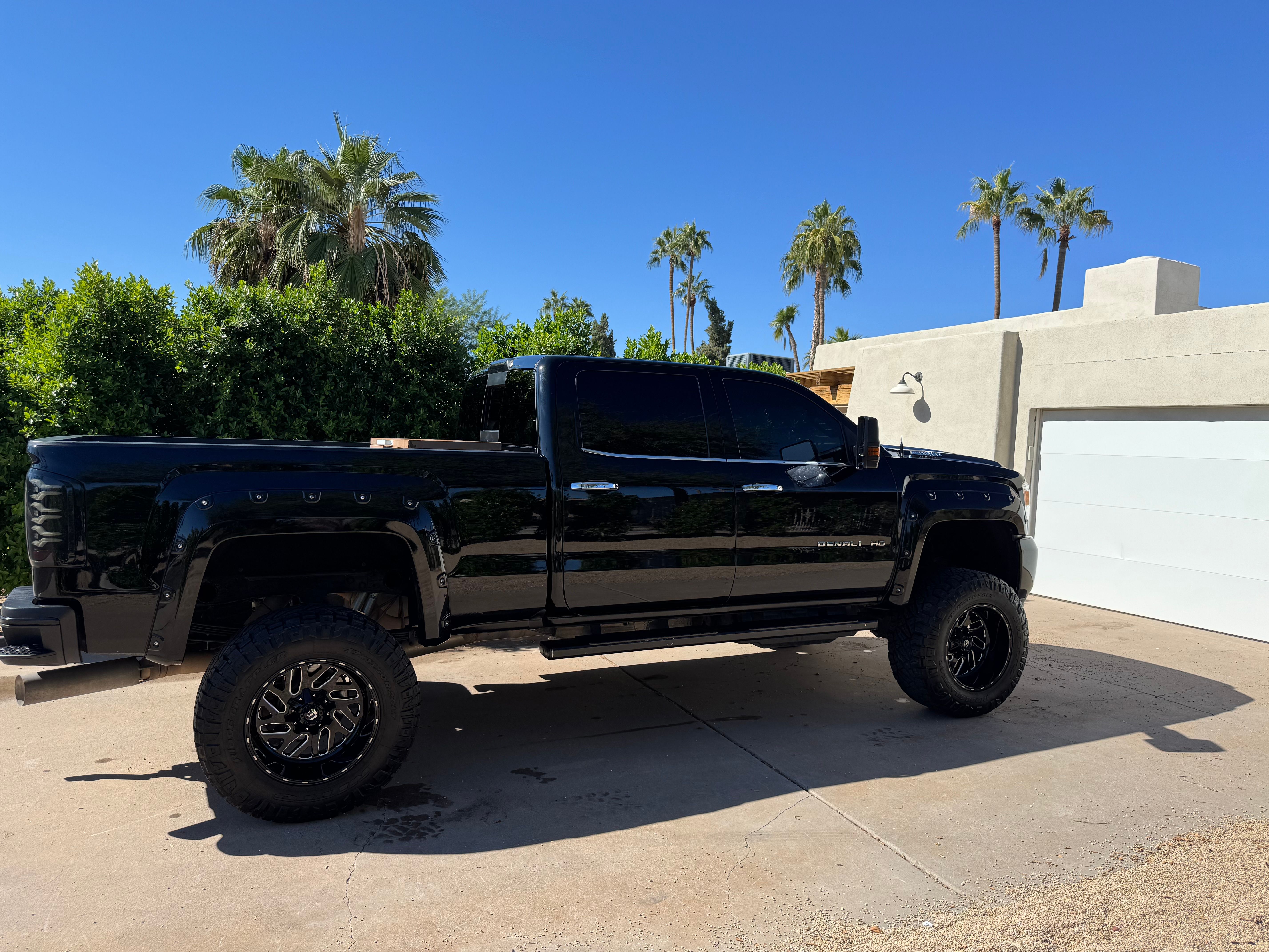 Used 2019 GMC Sierra 2500 Denali w/ Duramax Plus Package AWD/4WD image 2