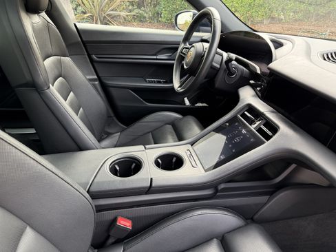 Used 2022 Porsche Taycan 4S image 16