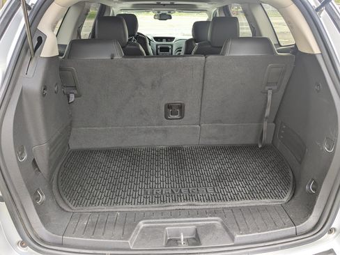 Used 2017 Chevrolet Traverse LT image 4