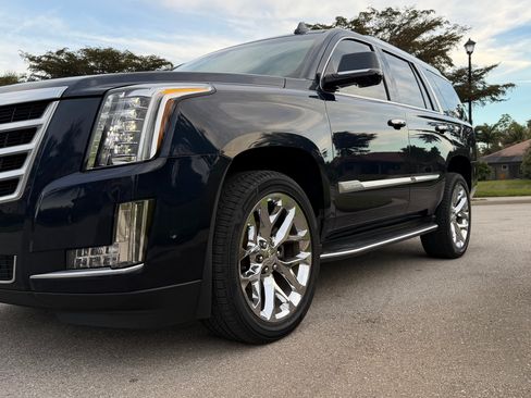 Used 2019 Cadillac Escalade Luxury image 9
