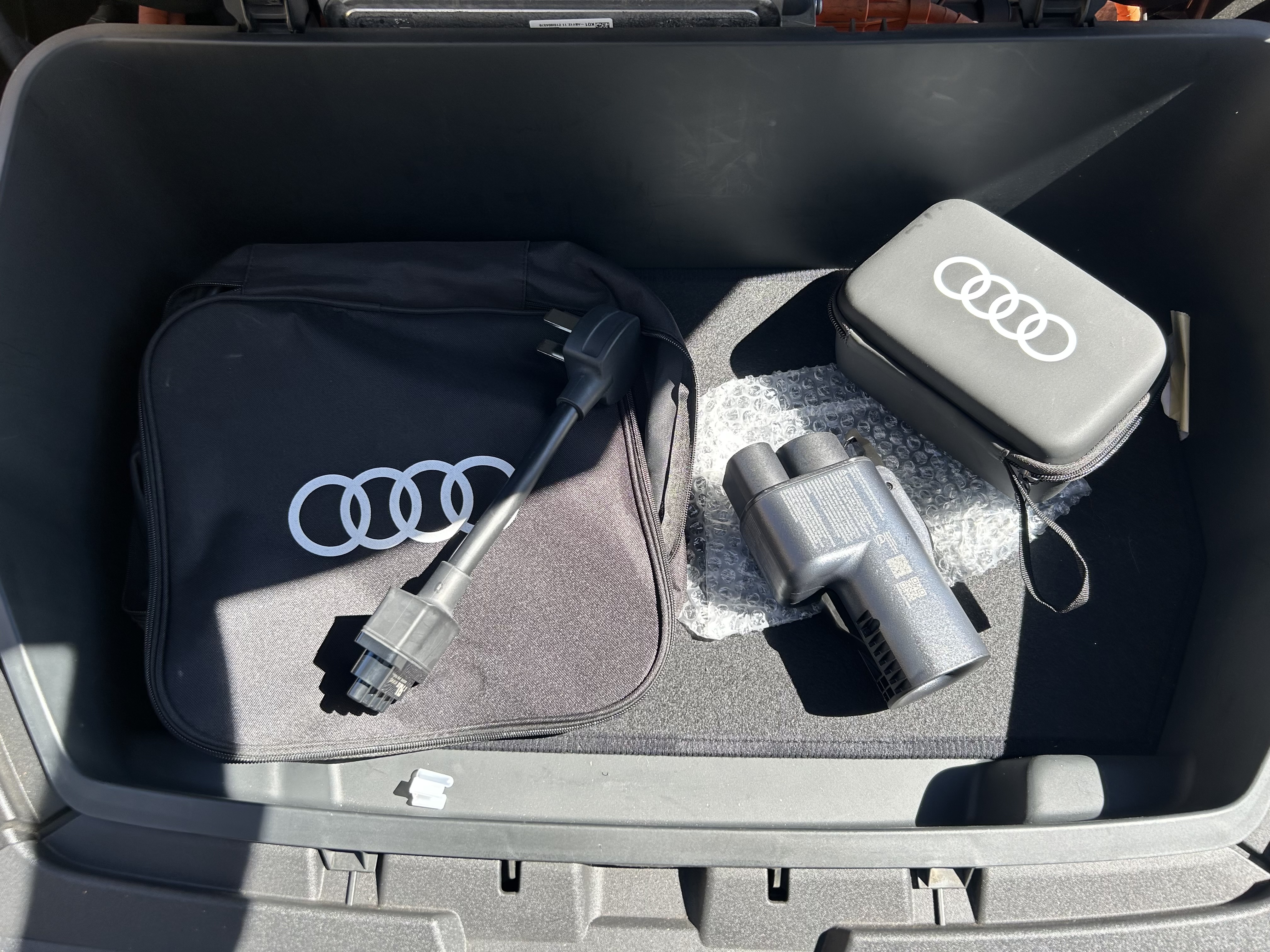 Used 2022 Audi e-tron Premium Plus w/ Premium Plus Package AWD/4WD image 29