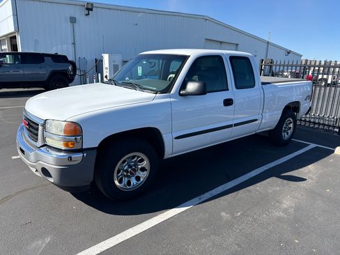 Used 2006 GMC Sierra 1500 SL image 2