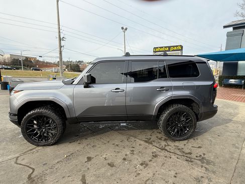 Used 2025 Lexus GX 550 AWD/4WD image 1