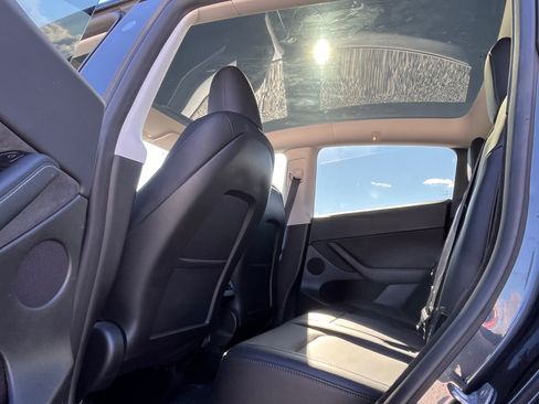 Used 2024 Tesla Model Y Long Range image 16