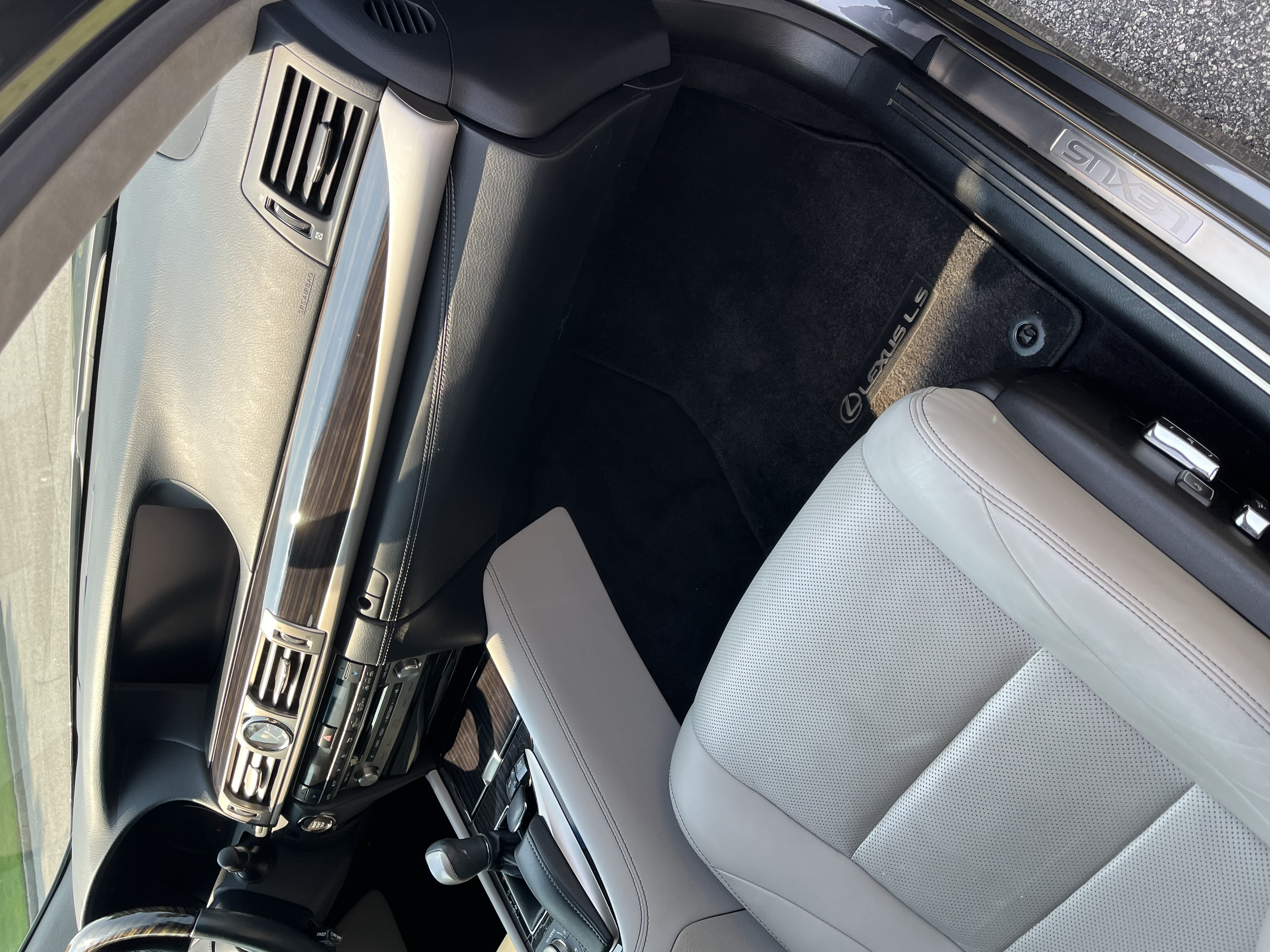 Used 2014 Lexus LS 460 w/ Comfort Package RWD image 10
