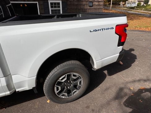 Used 2022 Ford F150 Lightning Pro image 14