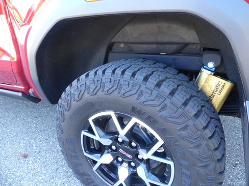 Used 2023 GMC Canyon AT4X image 10