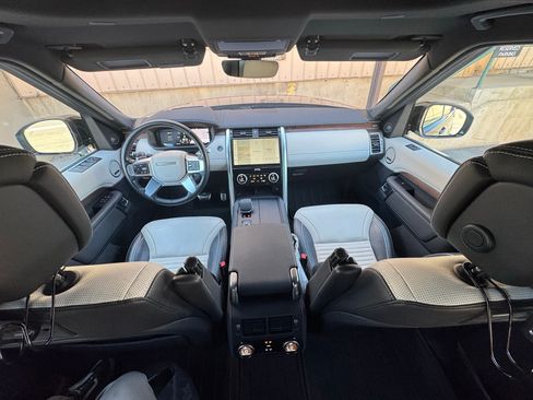 Used 2023 Land Rover Discovery Metropolitan Edition AWD/4WD image 27