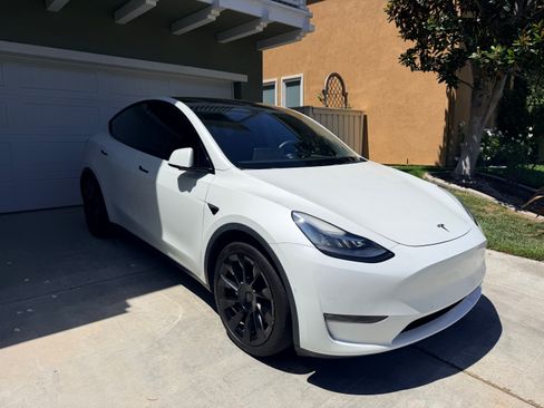 Used 2021 Tesla Model Y Long Range AWD/4WD image 4
