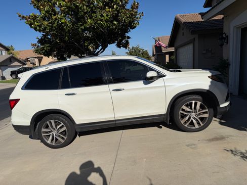 Used 2016 Honda Pilot Elite image 2