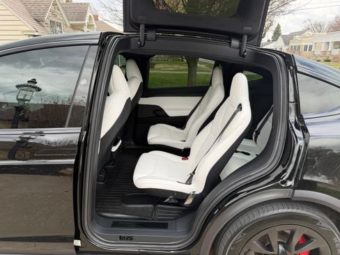 Used 2023 Tesla Model X Plaid image 21