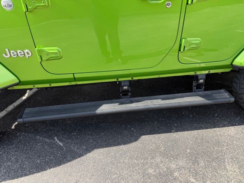 Used 2020 Jeep Wrangler Unlimited Sahara AWD/4WD image 12