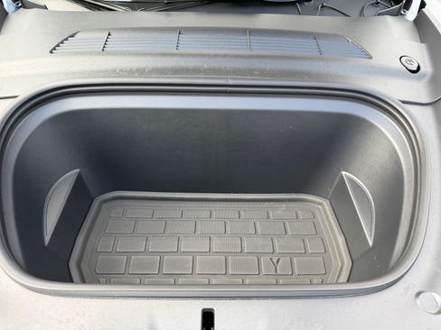 Used 2025 Tesla Model Y Long Range image 10