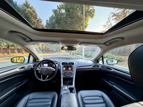 Used 2020 Ford Fusion SEL FWD image 9