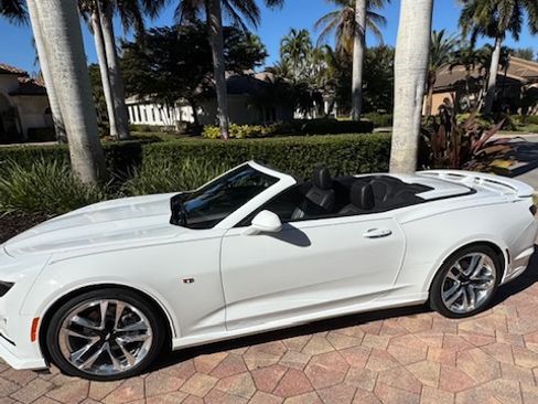 Used 2021 Chevrolet Camaro LT w/ LPO, Ground Effects Package image 9