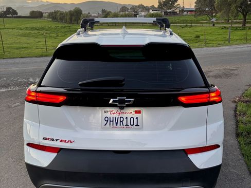 Used 2023 Chevrolet Bolt EUV LT w/ Redline Edition image 6