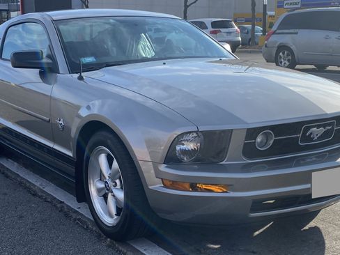 Used 2009 Ford Mustang Premium image 4