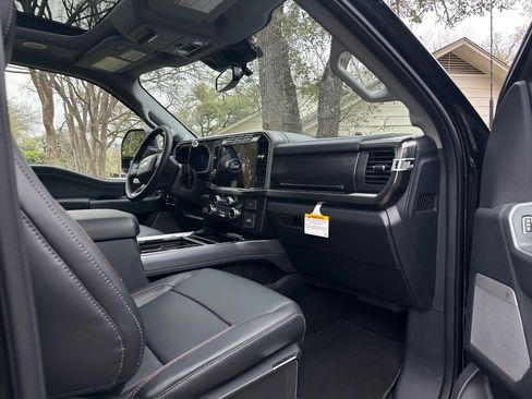 Used 2024 Ford F250 Lariat w/ Lariat Ultimate Package AWD/4WD image 8