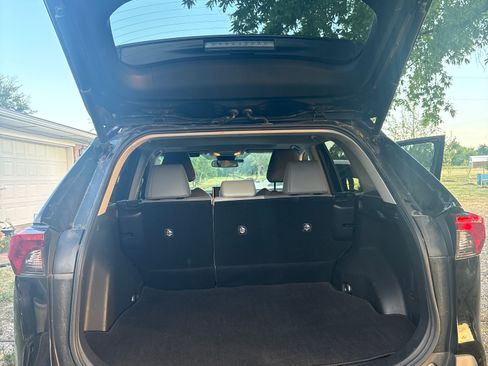 Used 2019 Toyota RAV4 XLE Premium FWD image 13
