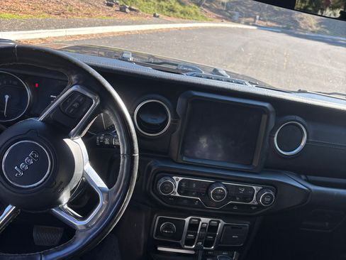 Used 2022 Jeep Wrangler Unlimited Sahara w/ Cold Weather Group image 9