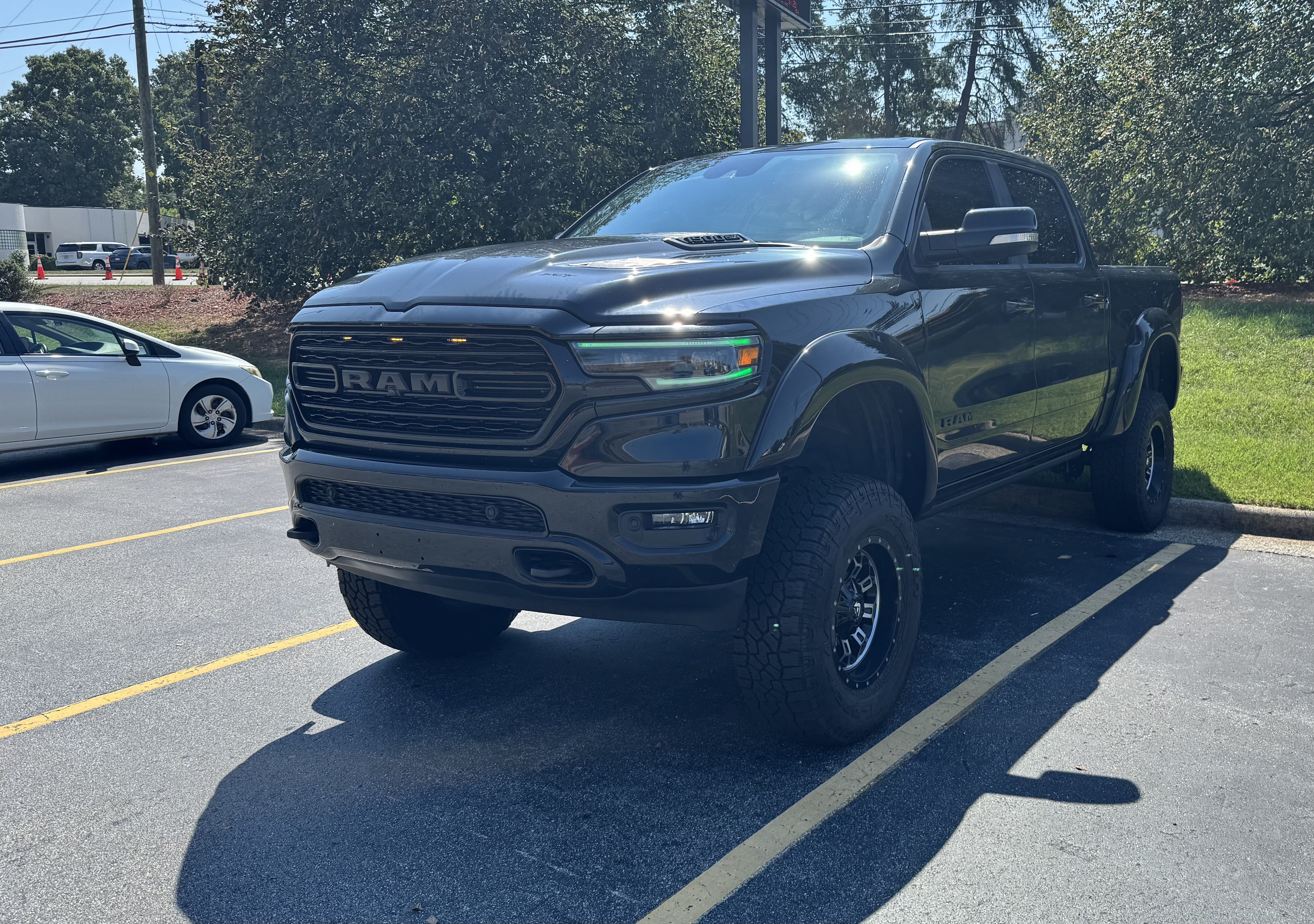 Used 2020 RAM 1500 Limited w/ Black Appearance Package AWD/4WD image 1