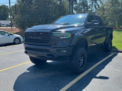 Used 2020 RAM 1500 Limited w/ Black Appearance Package AWD/4WD image 1