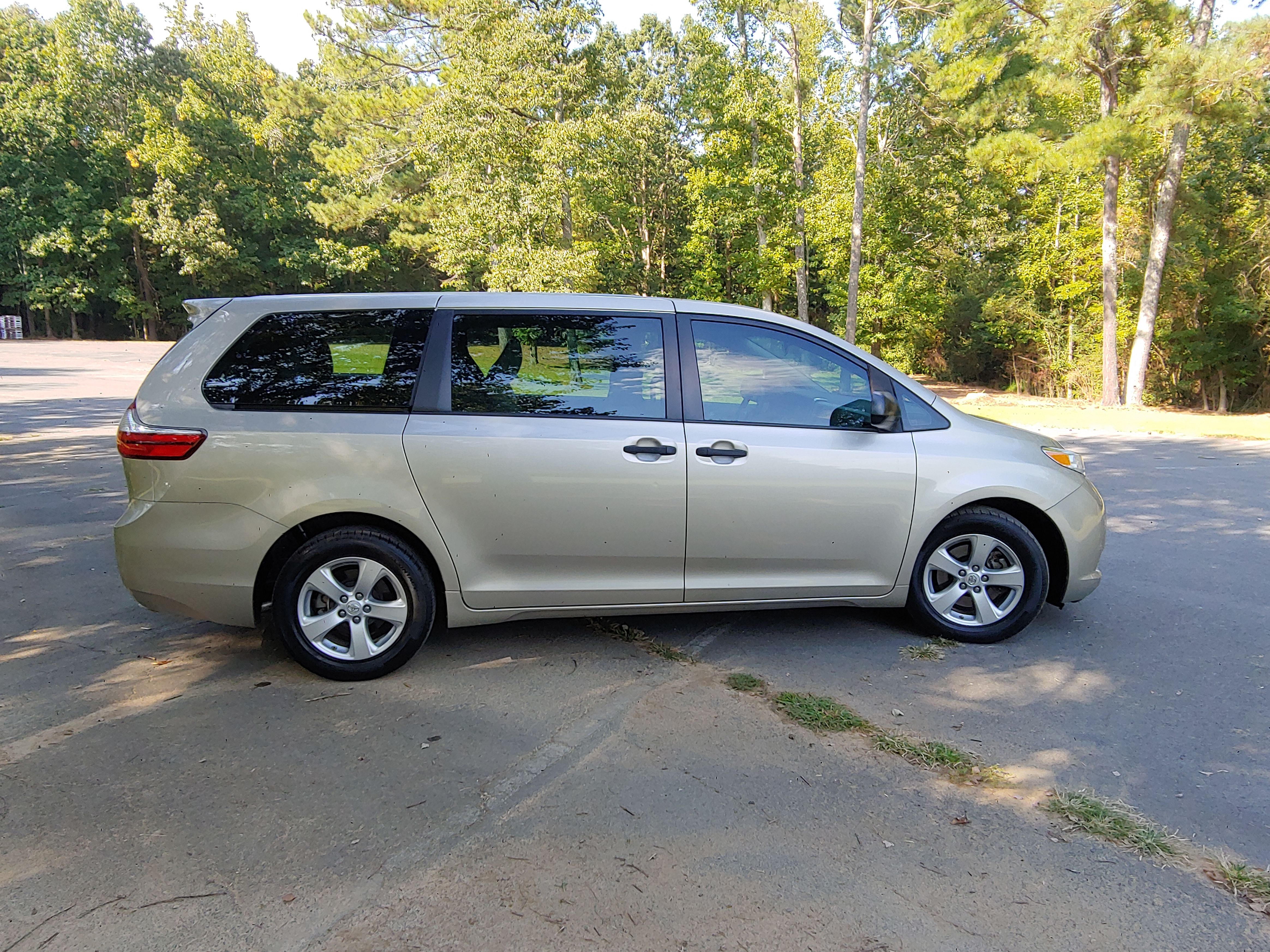 Used 2017 Toyota Sienna L FWD image 8