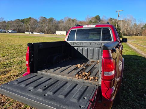 Used 2010 Ford Explorer Sport Trac Limited image 12