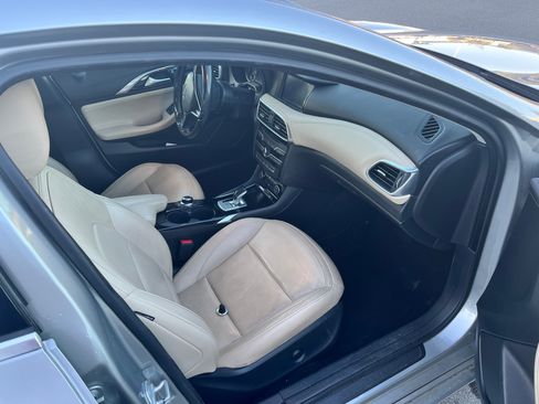 Used 2018 INFINITI QX30 image 4