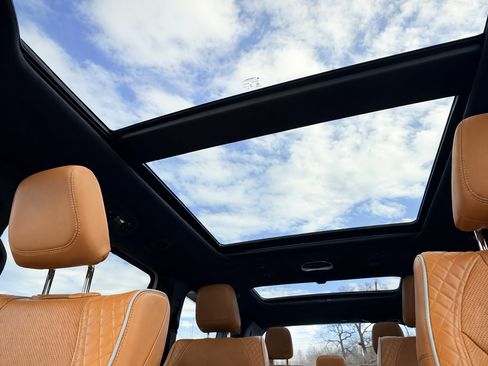 Used 2021 Chrysler Pacifica Pinnacle image 18