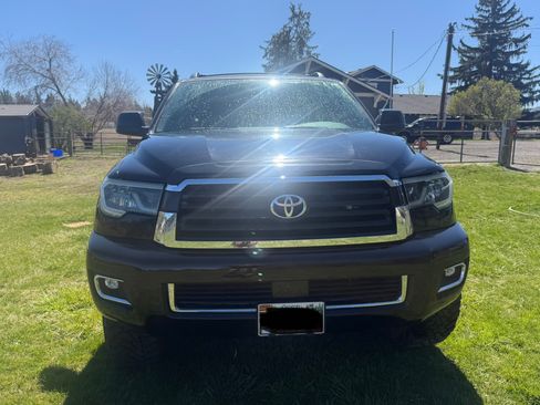 Used 2019 Toyota Sequoia TRD Sport w/ TRD Sport Premium Package image 6