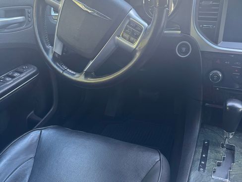 Used 2011 Chrysler 300 C RWD image 6