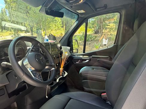 Used 2025 Mercedes-Benz Sprinter 2500 image 1